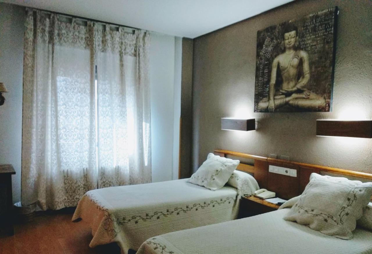 Equipo Chaise longue Primer ministro HOTEL PEDRO TORRES CUENCA (CASTILLA-LA MANCHA) 2* (España) - desde 39 € |  HOTELMIX